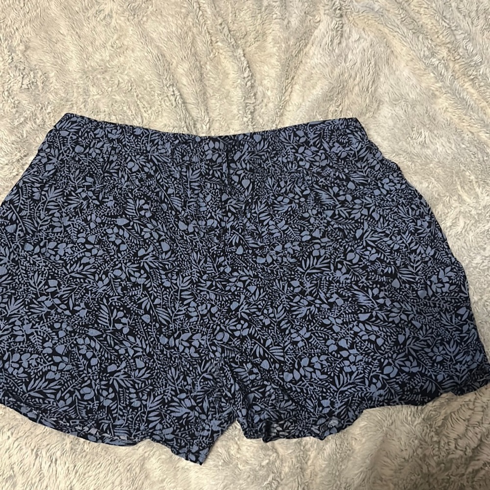 Size L/XL west loop cute drawstring shorts. Worn once or twice in good condition